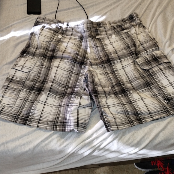 Only wore once plaid shorts - Picture 2 of 2